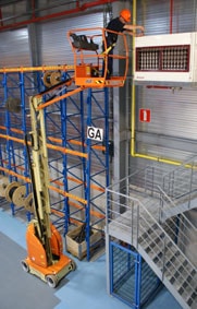 JLG T10E - Vertical lift