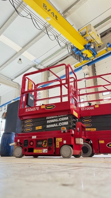 Plataforma elevadora trabajando en Albacete en construcción