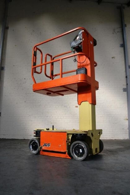 JLG 1230ES - Вертикальный подъемник