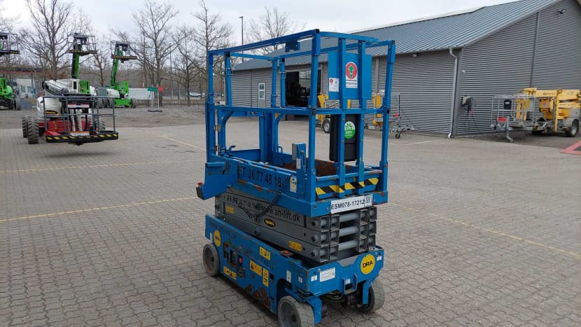 Podest nożycowy Elektryczny - 7,79 m GENIE GS1932 / GS30D-8903